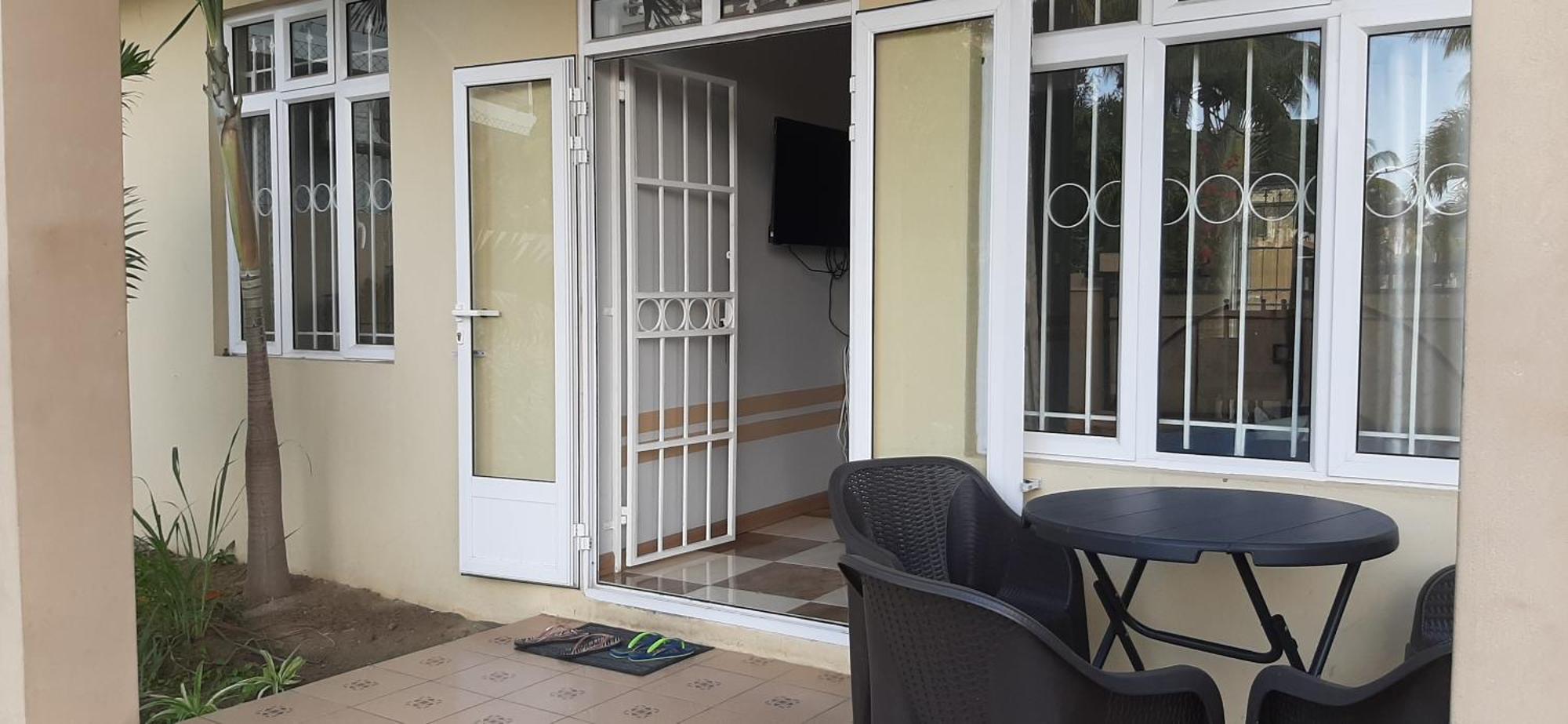 Flic-en-Flacq Ground Floor Lovely Two Bedrooms Apartment מראה חיצוני תמונה